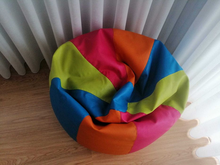 Puff colorido em bom estado