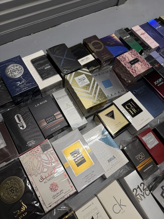 Puste pudełka 80 sztuk po perfumach i kosmetykach