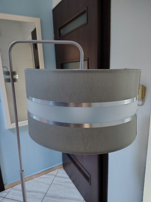 Sprzedam-  lampa podłogowa