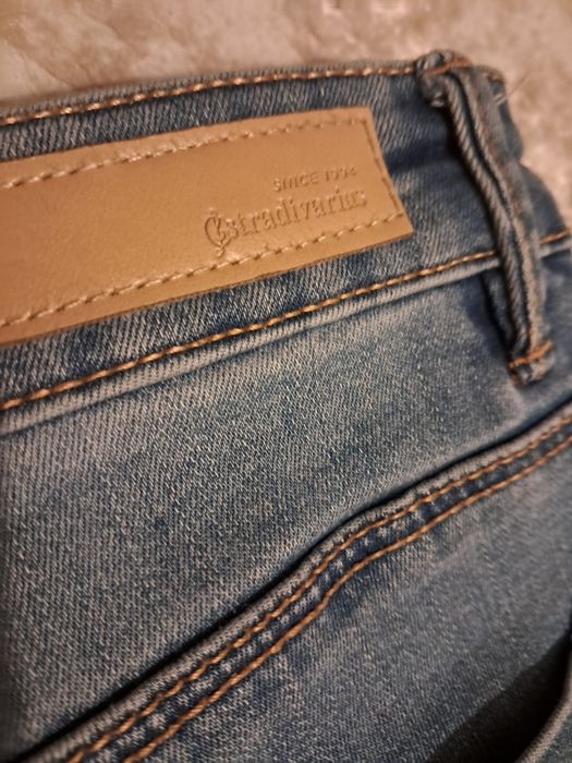 Stradivarius. Jeansy damskie.