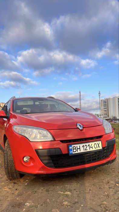 Машина в хорошем состоянии ,в семье около 5 лет , ездит жена, новые радиаторы , хорошая зимняя резина , мотор , коробка , ходовая часть без замечаний .