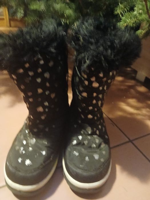 31 śniegowce czarne