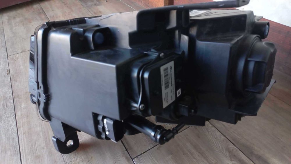 Lampa reflektor Jeep Grand Cherokee 2013- Prawa strona