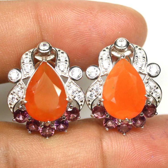 Серьги из оранжевого сердолика, граната и циркония, серебро 925 пробы