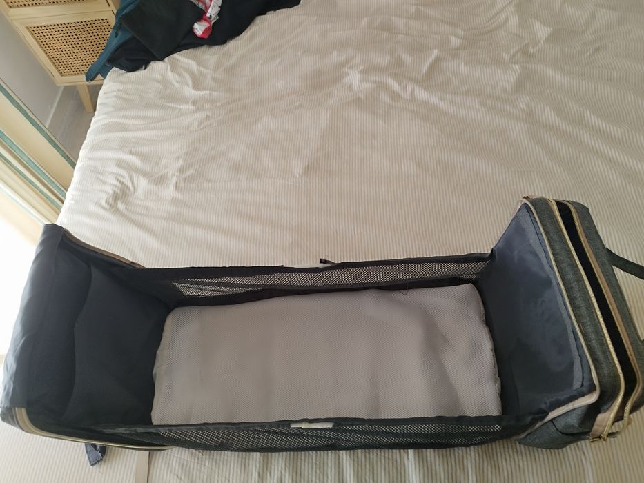 Mochila maternidade e berço portátil