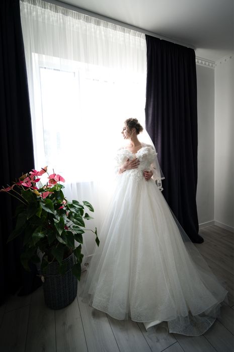 Розкішна Весільна Сукня зі шлейфом Пишна/Айворі/Плаття/біла/довга/