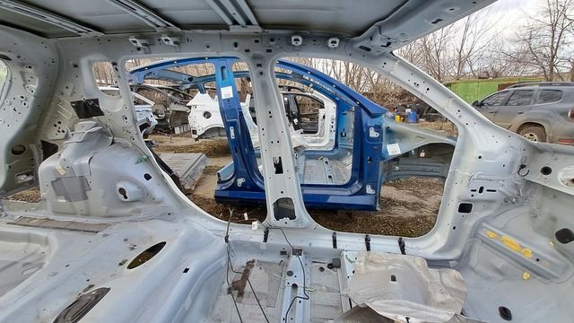 Стойка кузовная центральная левая JEEP COMPASS 17- 68243933AB