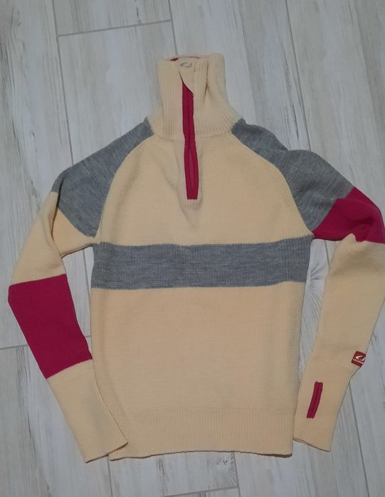 Светр жіночий відомого норвезького бренду