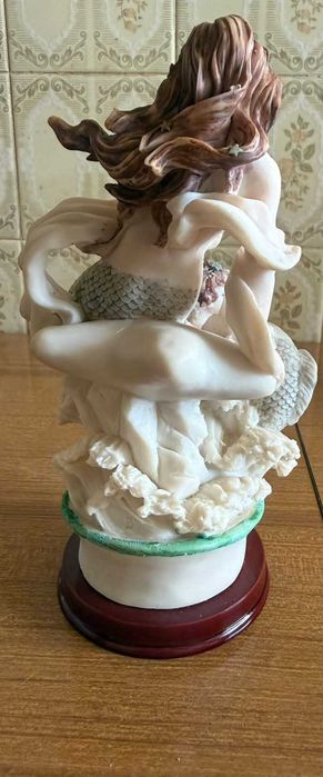 Estatueta signo Peixes sereia com anjo 22 cm