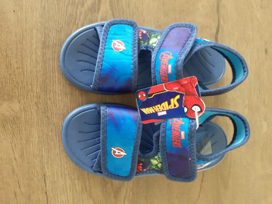 Новые детские босоножки для мальчиков  Spiderman. Размер 32.