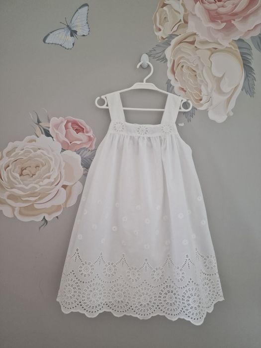 Sukiena letnia biala na szelkach roz 116cm