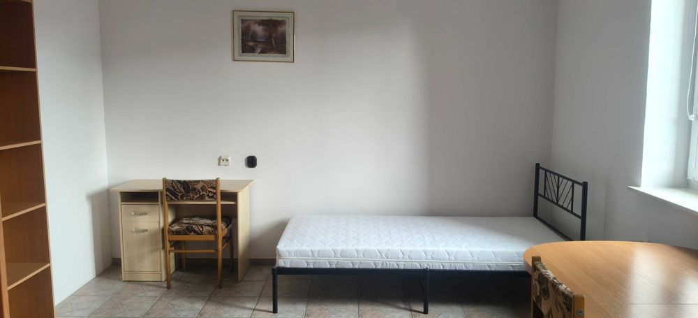 Do wynajęcia duży pokój (20m2) już z opłatami, bardzo blisko UR REJTANA!