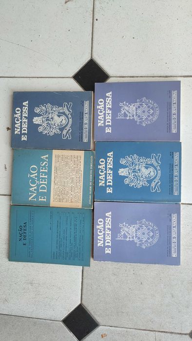 Lote 26 Publicações Militares diversas