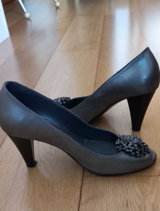 Sapatos altos pele cinzenta - Tam. 37