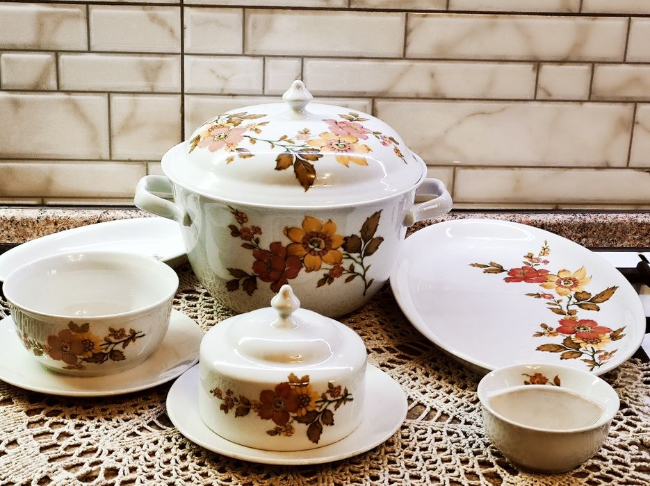 Продам недорого редкий сервиз Чехословакия,Богемия..