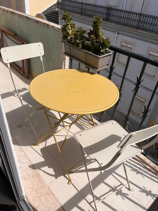 Conjunto mesa e cadeiras para varanda