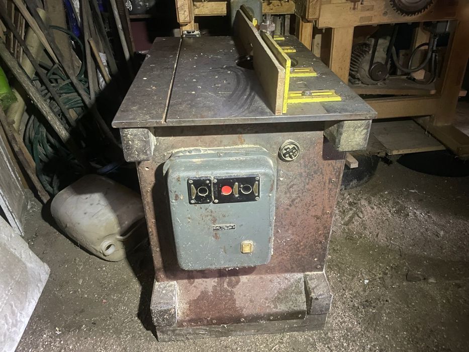 Фрезерний станок по дереву