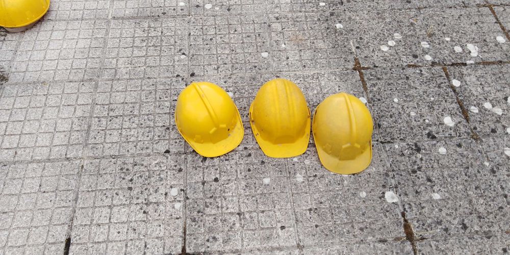 Conjuntos de Pranchas e cruzetas de andaime mais capacete para obra