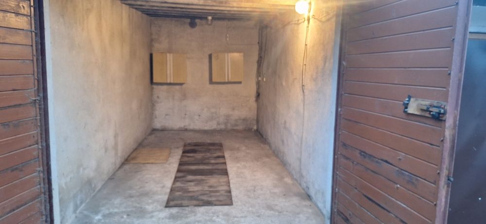 Garaż z kanałem i prądem