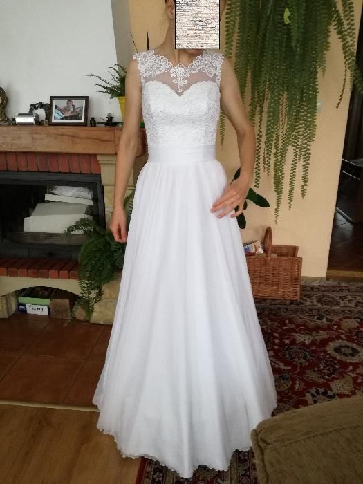 Suknia ślubna muślinowa z gipurką