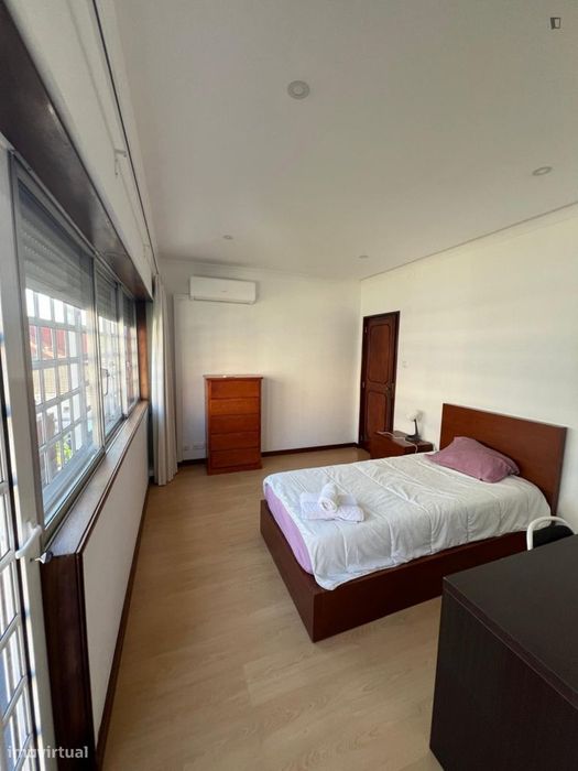 Quarto - localizado em Paranhos Porto
