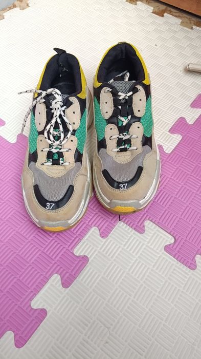 Кросівки 37 жіночі