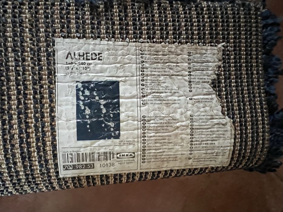 Tapete grande em lã azul escuro