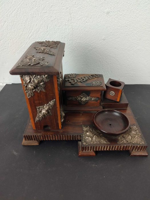 Caixa em madeira e prata