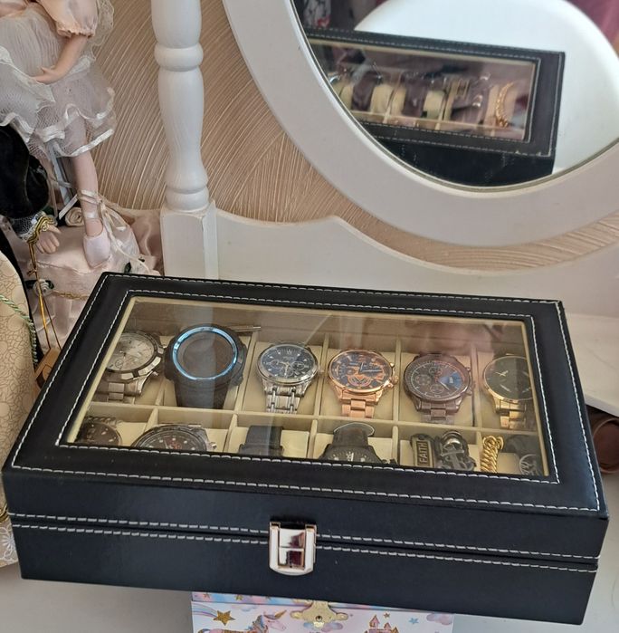 Zestaw zegarków z organizerem
