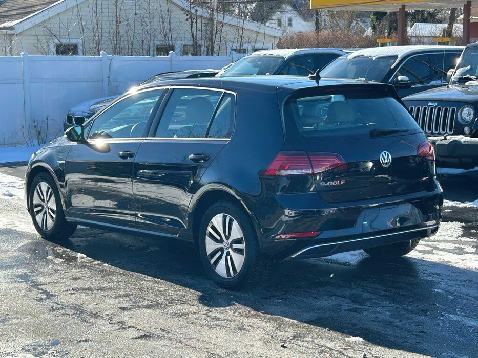 Volkswagen e-Golf      2018