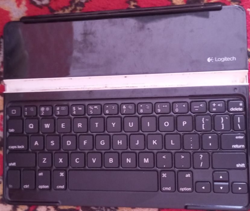 iPad  64 GB model A1430 із клавіатурою