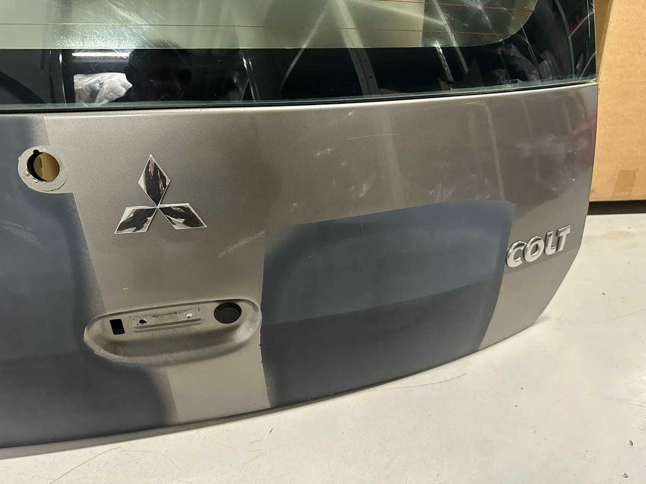 Кришка багажника Mitsubishi Colt 2008 зі склом