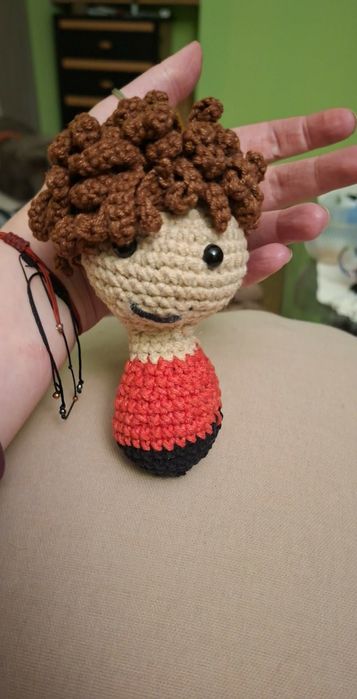 Ręcznie wykonany breloczek Li – 15 cm, One Direction, amigurumi
