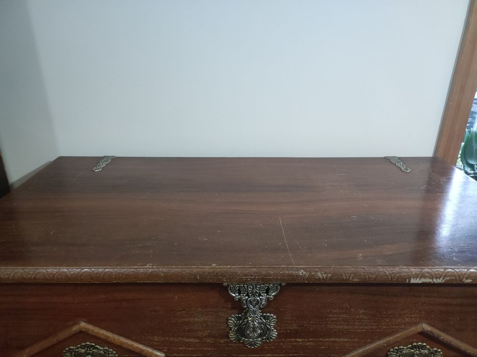 Arca antiga de madeira