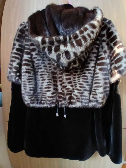 Шуба норкова чорна з капюшоном
