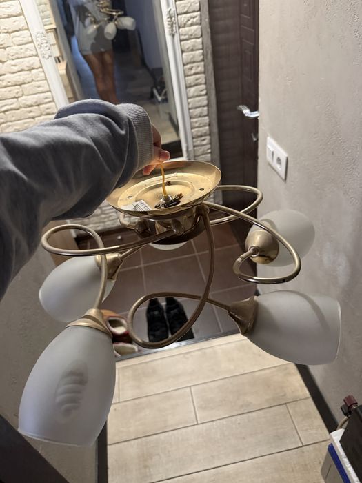 Продам люстру  ….