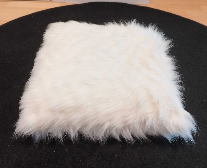 Almofada Decorativa de Pêlo Branco