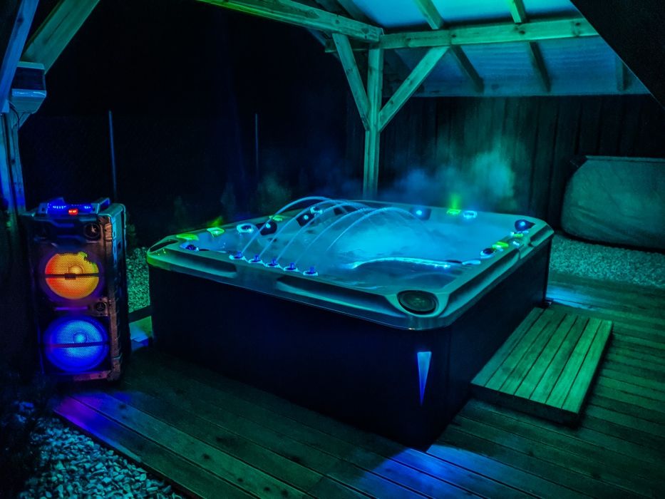 SYLWESTER, SAUNA, JACUZZI Radawa - Domki przy Stadninie Radawa Domek