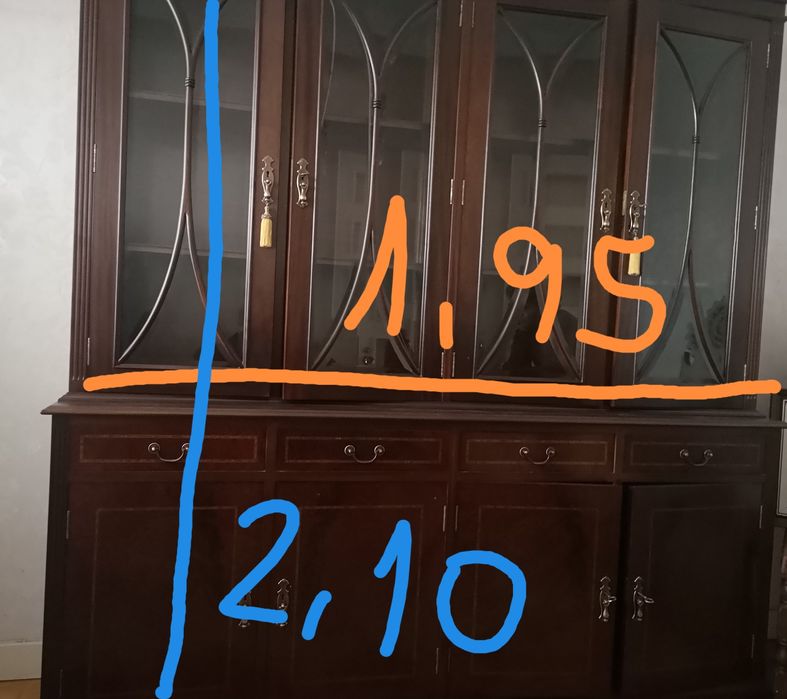 Armário louceiro, em duas peças sobrepostas. epostas