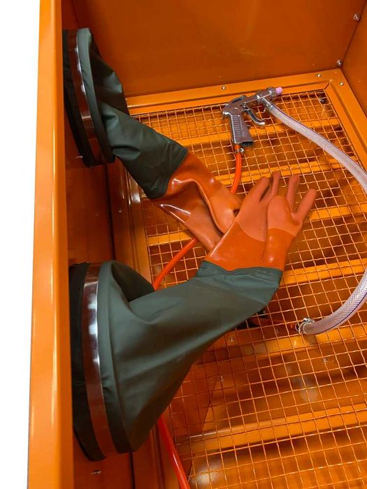 BASS POLSKA Piaskarka Kabinowa 250l Pistolet + Rękawice Dysze BP4267