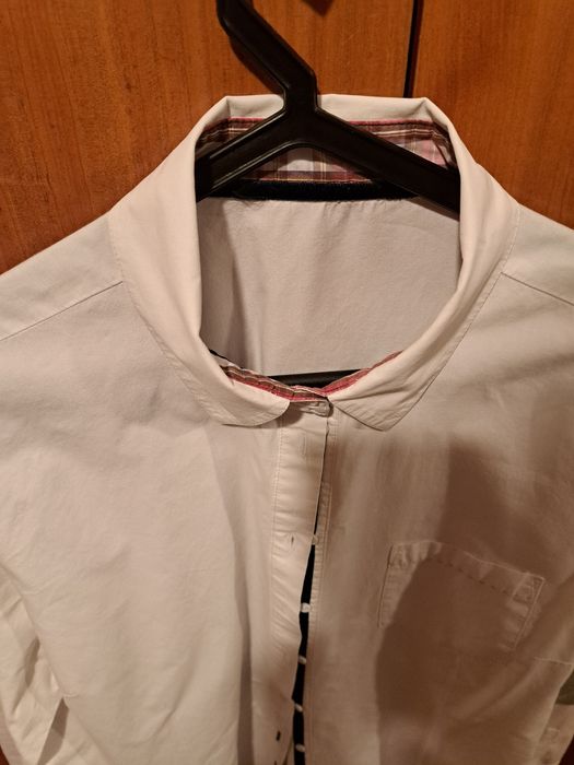 Camisa Branca T.S - Manga comprida com cotoveleiras  cinza