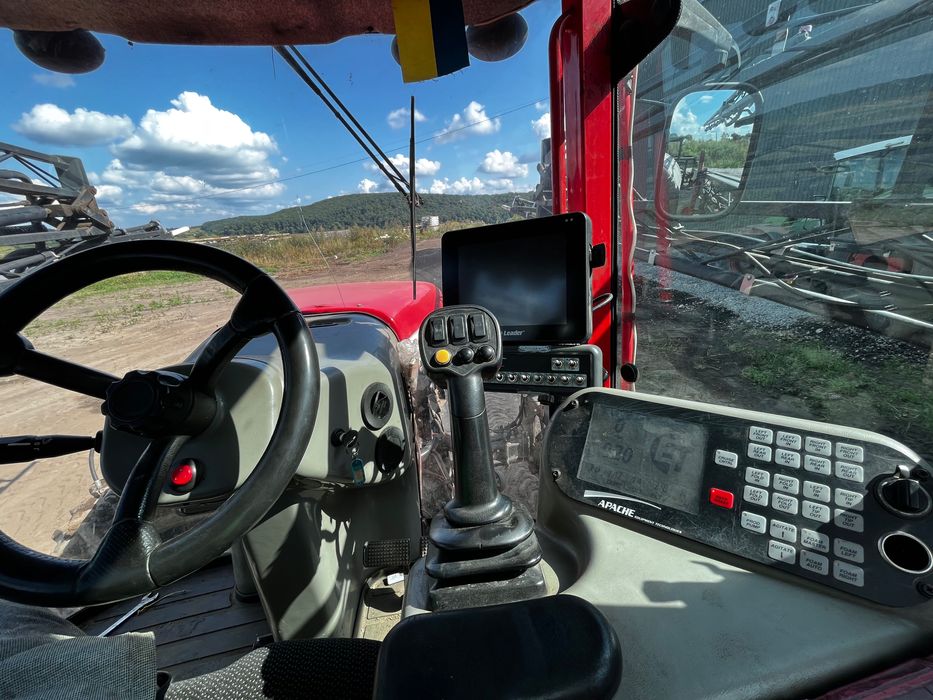 Самохідний оприскувач Apache