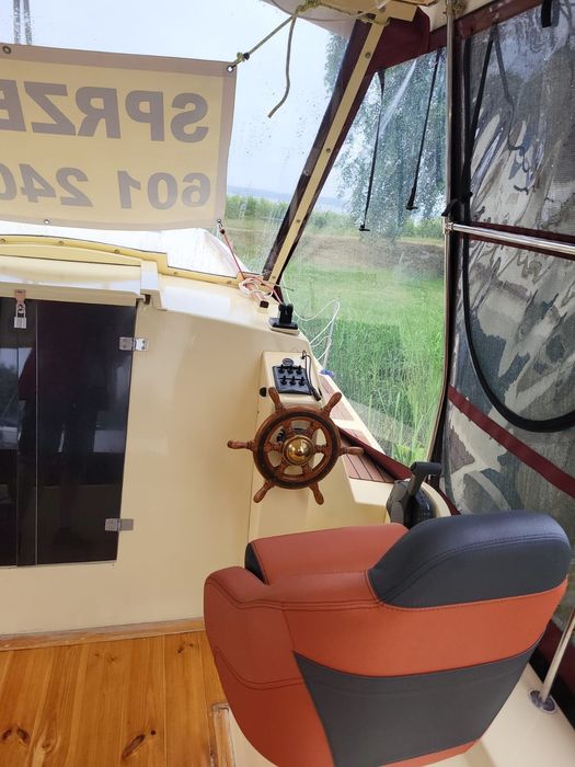 Jacht motorowy/ Łódź motorowa