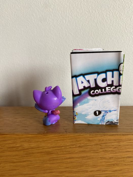 Boneco figura pvc hatchimals gato roxo
