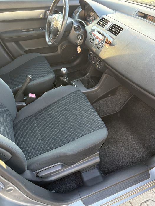 Suzuki Swift 1.3 92 KM / 5 drzwi/ klimatyzacja