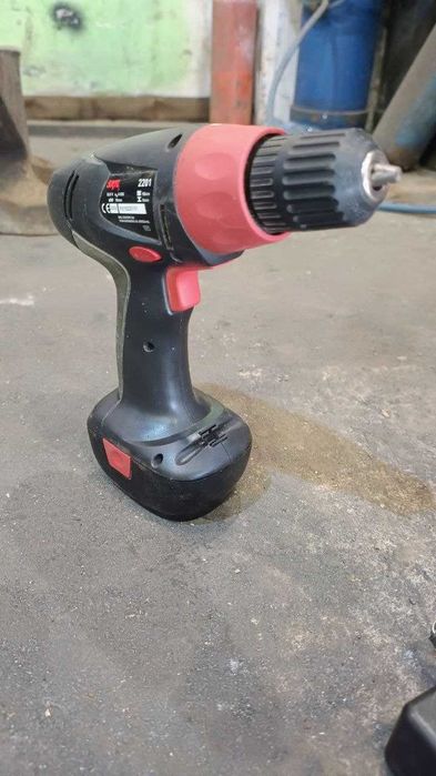 Шурупокрут SKIL 9.6V