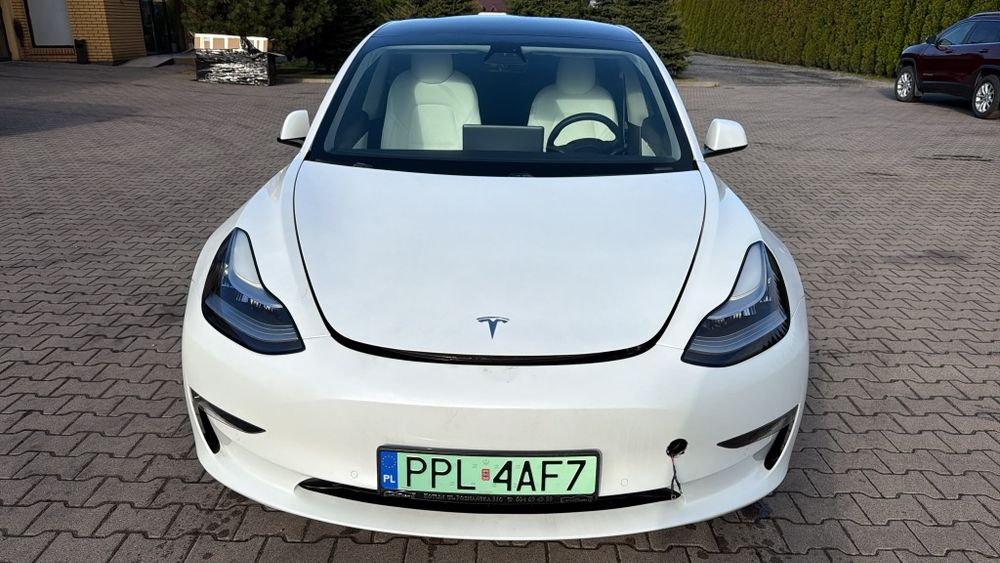 Tesla 3 rok 2021 niski przebieg 50 tys km