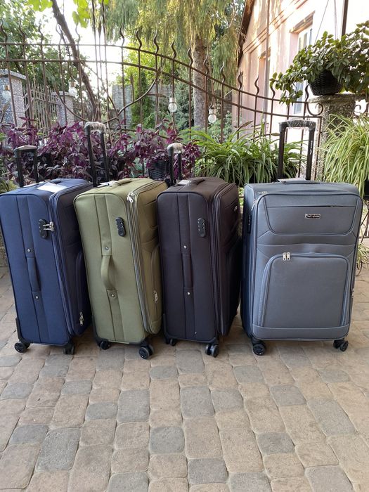 Чемодан .Ваоіза  L велика польського бренду  WINGS ,чемодан