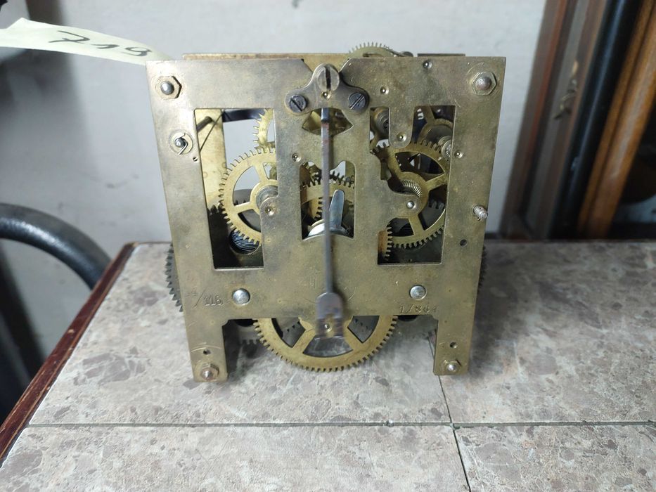 719 Mechanizm starego zegara ściennego HHS