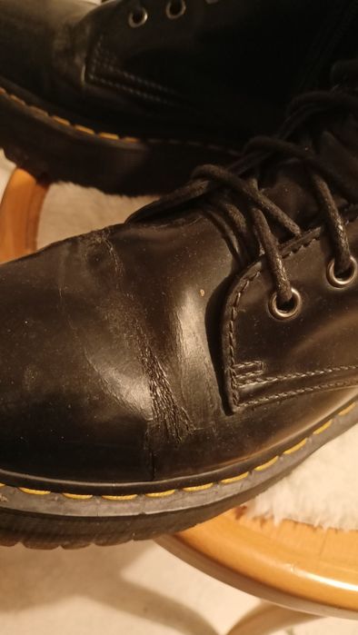 Martensy, czarne, na platformie, z przeszyciami